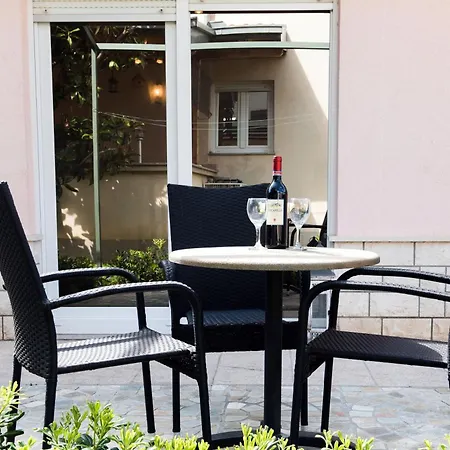 Apartman With A Parking Space - 16314